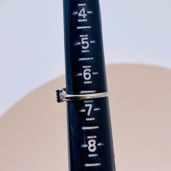 EUC 10K White Gold Princess-cut Diamond Ring - Picture 14 of 17